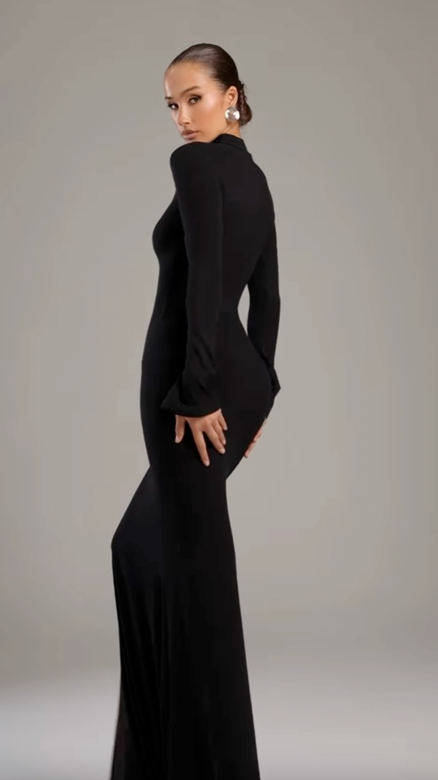 Vestido elegante de cuello alto - Coleccion 2025