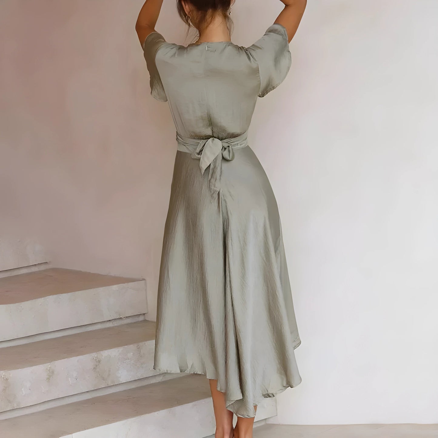 Vestido Patrocinio con escote en V - Coleccion 2025
