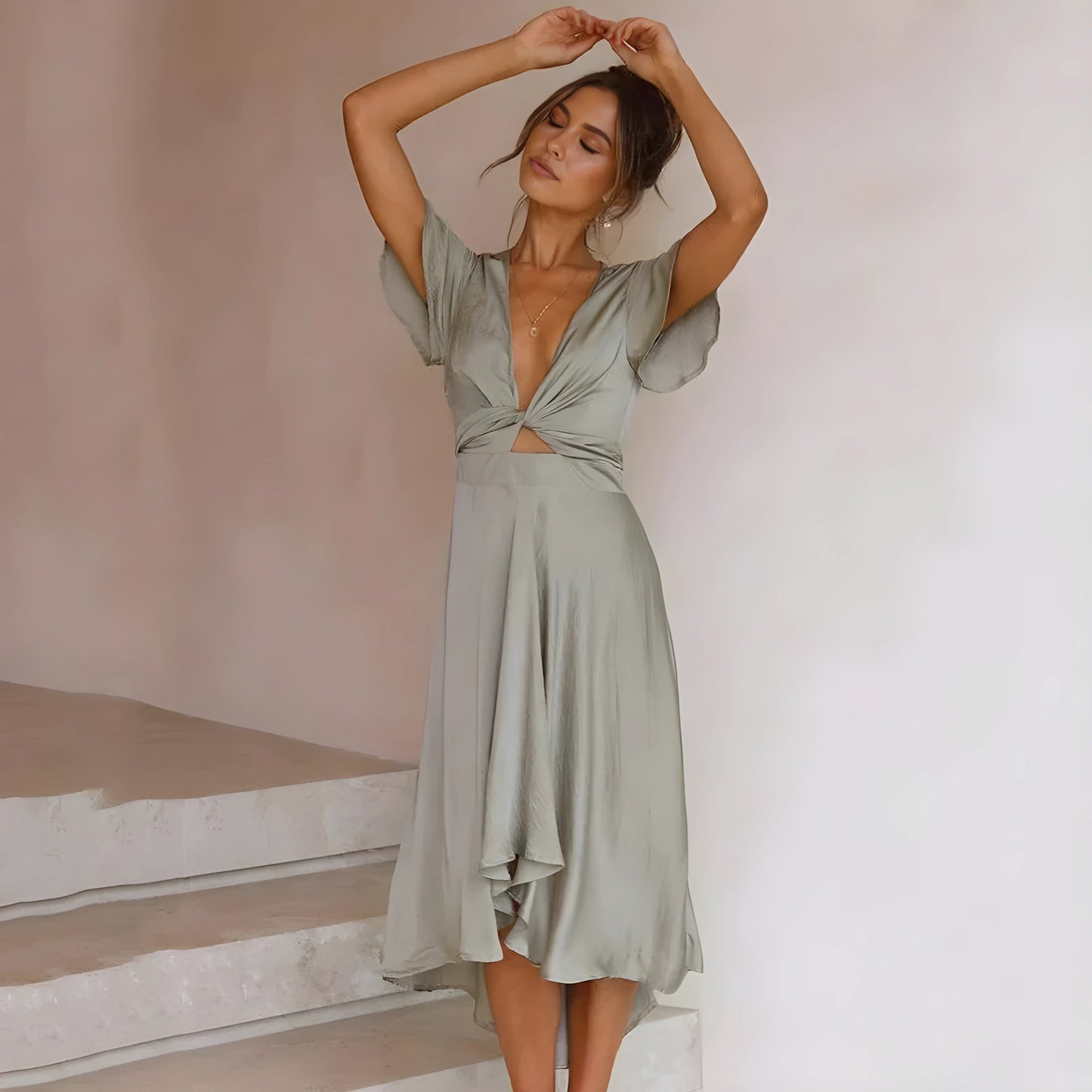 Vestido Patrocinio con escote en V - Coleccion 2025