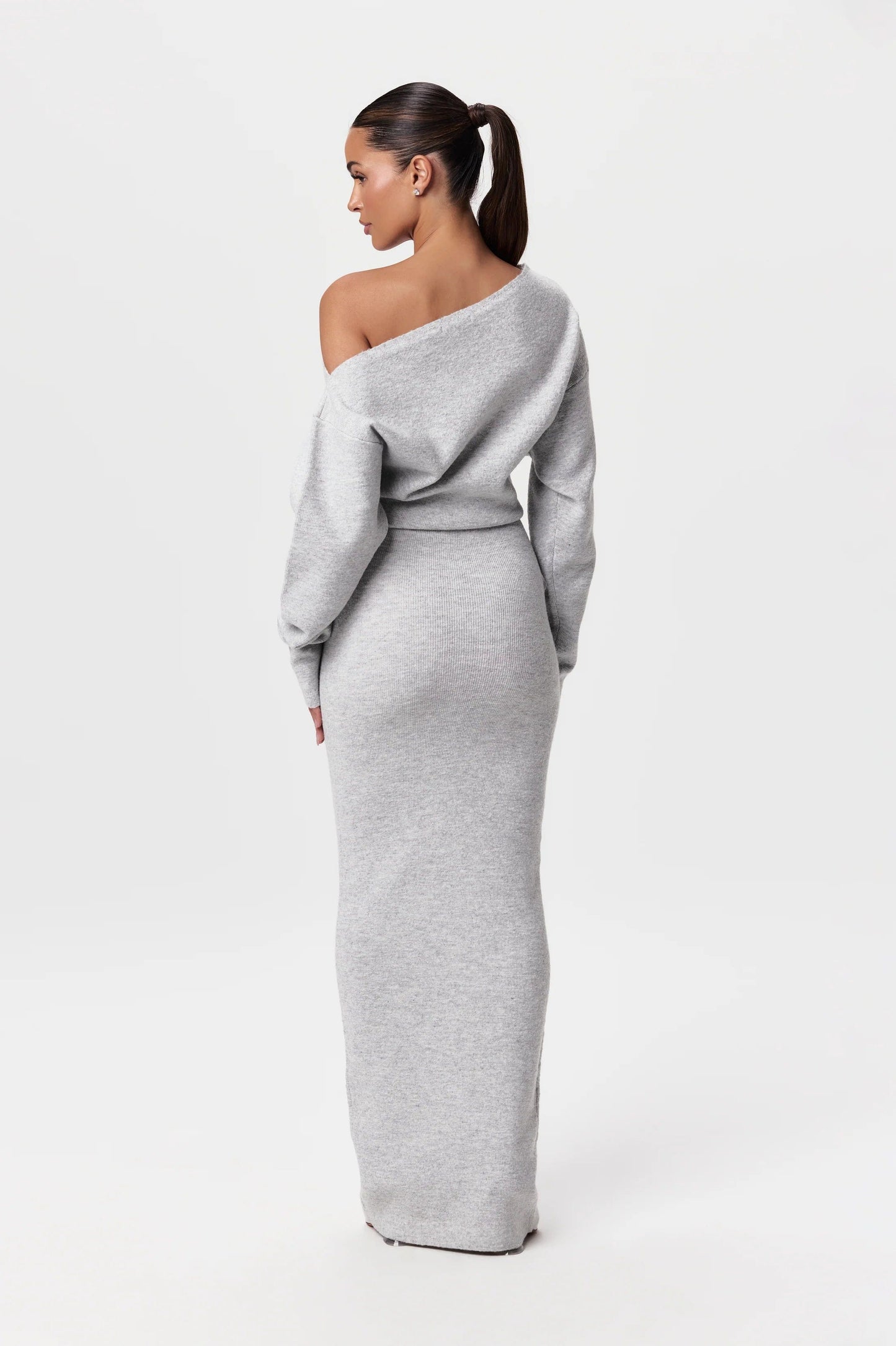 Vestido estilo sueter con hombros caidos