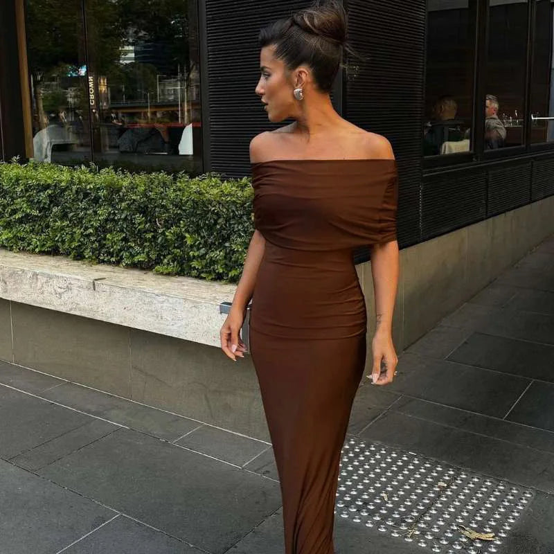Vestido Asuncion elegante con hombros descubiertos - Coleccion 2025