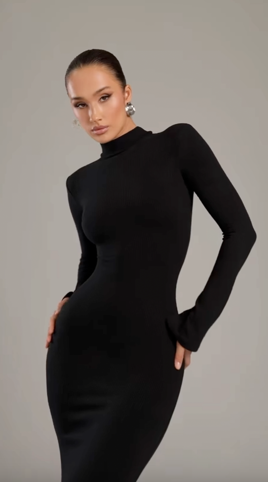 Vestido elegante de cuello alto - Coleccion 2025