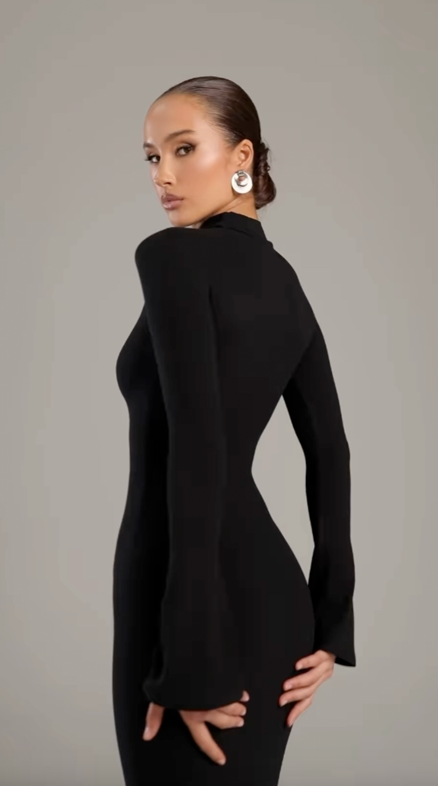 Vestido elegante de cuello alto - Coleccion 2025