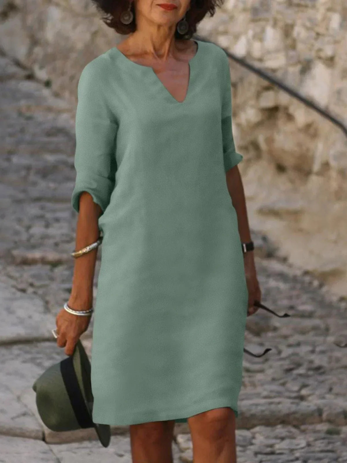 Vestido elegante con escote en v